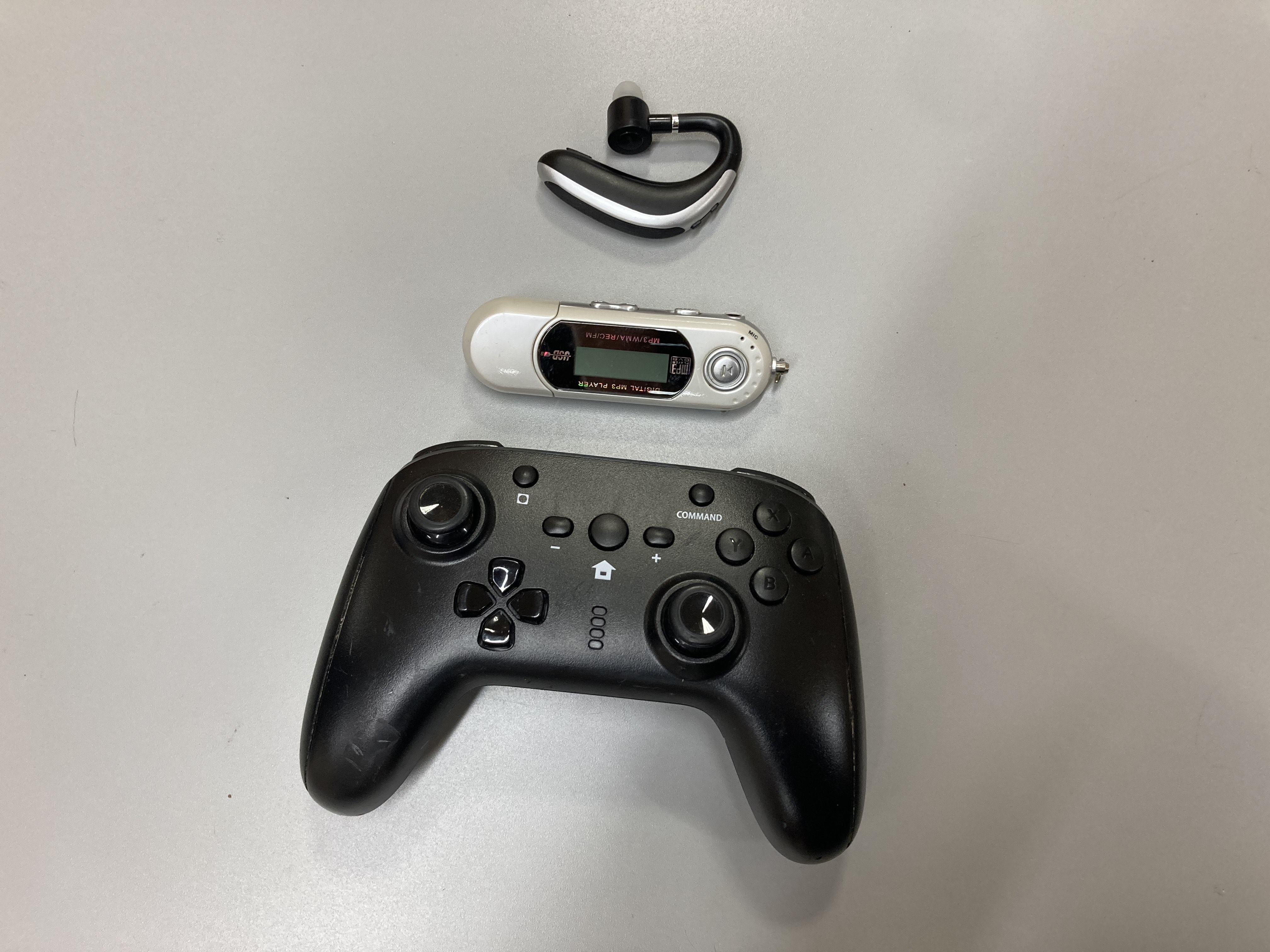 オーディオ機器・ゲーム機のコントローラー